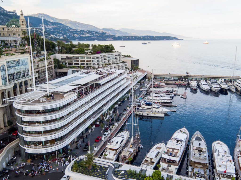 Vue aérienne du Yacht Club de Monaco